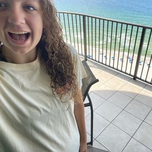 Meet your Posher, Stella